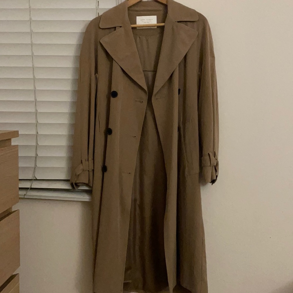 Zara. Trench coat. Size Xs. Lose fit. Like a new.